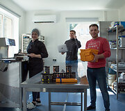 Sugrįžusi i&scaron; emigracijos Karolina i&scaron;pildė svajonę &ndash; gamina rankų darbo &scaron;okoladą