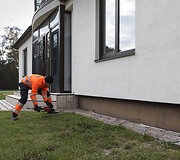 Staiga pradėjo skilti namo pamatas: tai gali būti ir statytojų, ir kaimynystės, ir jūsų pačių kaltė