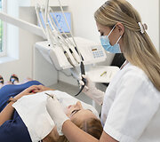 Naujoje klinikoje Vilniuje &ndash; mikroskopinės odontologijos ir dantų implantavimo procedūros