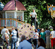 Didžiausias pasaulyje asilas, erelis ant rankos arba elektros kėdė gėlių festivalyje? Tai realu! 