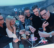 #TeamGalaxy nariai: Orijus Gasanovas, Rūta Mikelkevičiūtė, Simona Nainė, Naglis Bierancas, Ignas Lelys ir Saugirdas Vaitulionis 