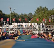 Tauti&scaron;kos giesmės giedojimas skirtinguose pasaulio kra&scaron;tuose