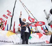 Tauti&scaron;kos giesmės giedojimas skirtinguose pasaulio kra&scaron;tuose