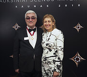 R.&Scaron;taras apdovanotas Auksiniu scenos kryžiumi