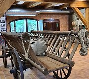Pirmiausia muziejus atspindi vežiminės paskirtį &ndash; eksponuoja vežimus, roges