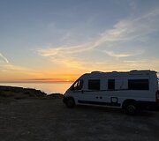 Pora su 10 mėn. dvynukais keliauja autobusiuku