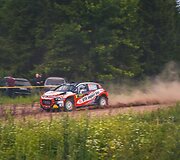 Skirtingų klasių automobiliai Elektrėnų ralyje