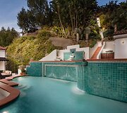 Leonardo DiCaprio mamai nupirko vilą Los Feliz rajone