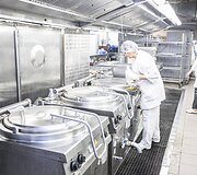 Santaros klinikų maisto tiekimo akimirka