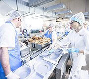 Santaros klinikų maisto tiekimo akimirka