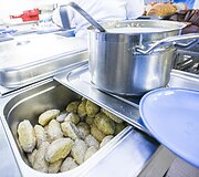 Santaros klinikų maisto tiekimo akimirka