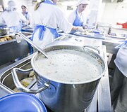 Santaros klinikų maisto tiekimo akimirka