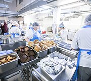 Santaros klinikų maisto tiekimo akimirka