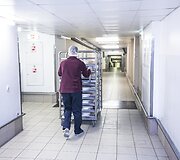 Santaros klinikų maisto tiekimo akimirka