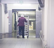 Santaros klinikų maisto tiekimo akimirka