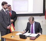 Parodos atidarymo akimirka