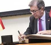 Parodos atidarymo akimirka
