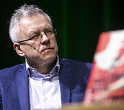 15min forumas Herkaus Kunčiaus romano &bdquo;Geležinė Stalino pir&scaron;tinė&ldquo; pristatymas