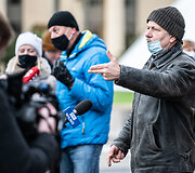 Vilniuje &ndash; protestas prie&scaron; veido kaukes