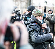 Vilniuje &ndash; protestas prie&scaron; veido kaukes
