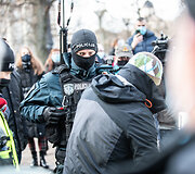 Vilniuje &ndash; protestas prie&scaron; veido kaukes