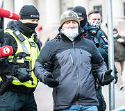 Vilniuje &ndash; protestas prie&scaron; veido kaukes