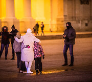 Karantinas? Prie Vilniaus Kalėdų eglės toliau plūsta minios