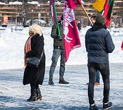 A.G.Astrauskaitė, kuri 2019-aisiais vidury dienos raudonais dažais apipylė &bdquo;Laisvės kalvos&ldquo; maketą, stovėjusį Luki&scaron;kių aik&scaron;tėje, ai&scaron;kino atlikusi &bdquo;performansą&ldquo;