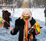 A.G.Astrauskaitė i&scaron;garsėjo, kai dažais apipylė &bdquo;Laisvės kalvos&ldquo; paminklo maketą toje pačioje Luki&scaron;kių aik&scaron;tėje Vilniuje