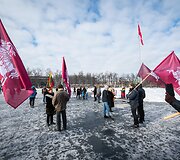 Luki&scaron;kių aik&scaron;tėje vasario 16-osios popietę susirinko apie 40 žmonių