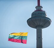 Ant televizijos bok&scaron;to pakelta trispalvė