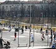 Baltasis tiltas at&scaron;ilus orams