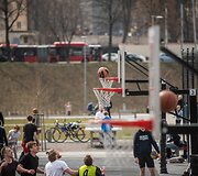 Baltasis tiltas at&scaron;ilus orams