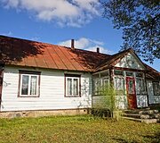 Vienkiemis Anyk&scaron;čių rajone, &scaron;alia Leliūnų tvenkinio, su 80 a valdos sklypu, juosiamas 3,31 ha dirbamos žemės (33 000 EUR)