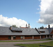 Vilniaus Kalvarijų vienuolynas (stogas su &bdquo;Turmalin&ldquo; čerpėmis)