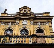 Apytalaukio dvaras ir greta esančios kapinės 