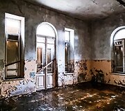 Apytalaukio dvaras ir greta esančios kapinės 