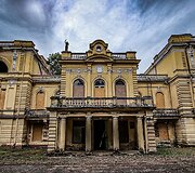 Apytalaukio dvaras ir greta esančios kapinės 