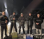 &Scaron;e&scaron;i vaikinai i&scaron; Palangos pasisiūlė nukasti sniegą 
