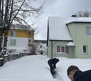 &Scaron;e&scaron;i vaikinai i&scaron; Palangos pasisiūlė nukasti sniegą 
