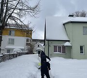 &Scaron;e&scaron;i vaikinai i&scaron; Palangos pasisiūlė nukasti sniegą 