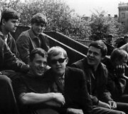 1968 metai, Saulius Tomas Kondrotas su akiniais, Vilnius, Jaunimo stadione su mokyklos lengvosios atletikos rinktine