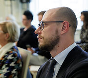 Artūras Žarnovskis padėjo rekonstruoti susprogdintą mokyklą Avdijivkos miestelyje, Donecko regione