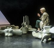Eglės &Scaron;vedkauskaitės spektaklis &bdquo;Fossilia&ldquo;