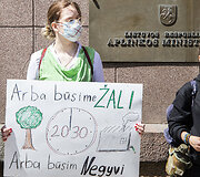 &bdquo;Fridays For Future&ldquo; judėjimas prie&scaron; neefektyvią Aplinkos ministerijos politiką