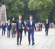 Katedros aik&scaron;tėje lenkų nacionalinis &scaron;okis - Polonezas