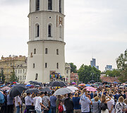 Katedros aik&scaron;tėje lenkų nacionalinis &scaron;okis - Polonezas