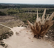Aviacinės bombos-konteinerio AB-250-2 sunaikinimas