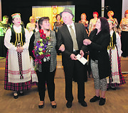 Kas pažįsta žemaitį, Truskavos seniūną ir aktyvų šios seniūnijos meno kolektyvų narį V. Zakaryzą, žino, kad jis turi savitą humoro jausmą, todėl apie savo darbus mėgsta šmaikščiai papasakoti