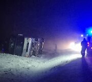 Ties Lazdijais apvirto keleivius vežęs autobusas